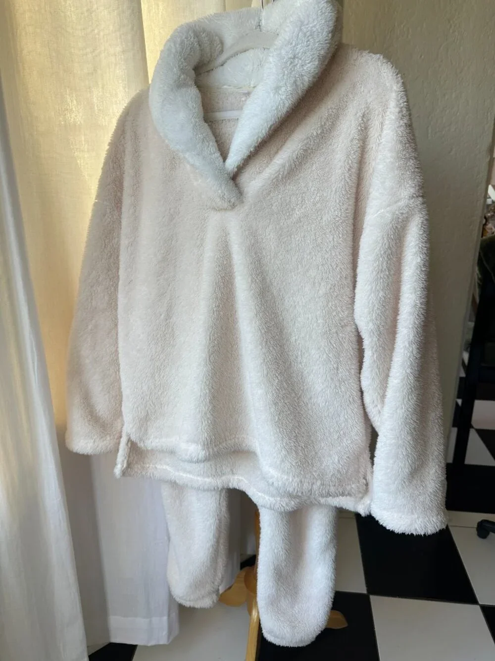Women’s M Fluffy Fleece Pajama Set Ivory White Plush 2 Piece Loungewear